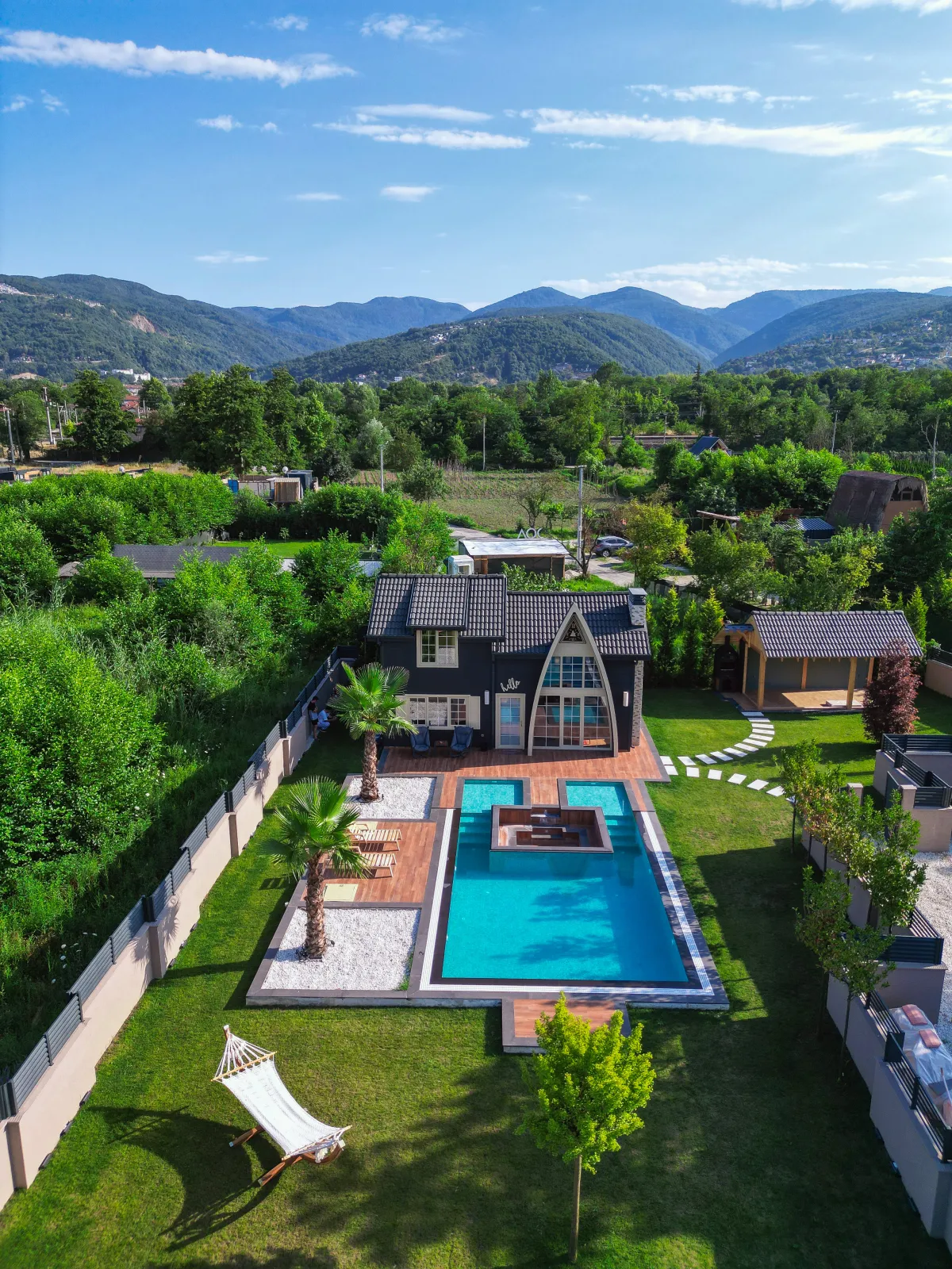 B272 Havuzlu Bungalov BLACK