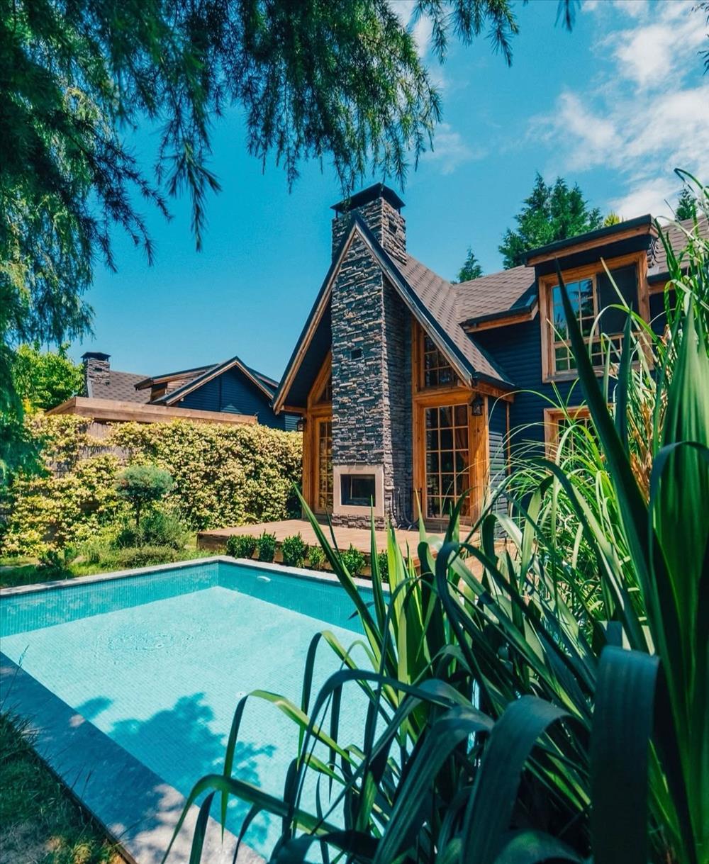 B300 Jakuzili Havuzlu Bungalov